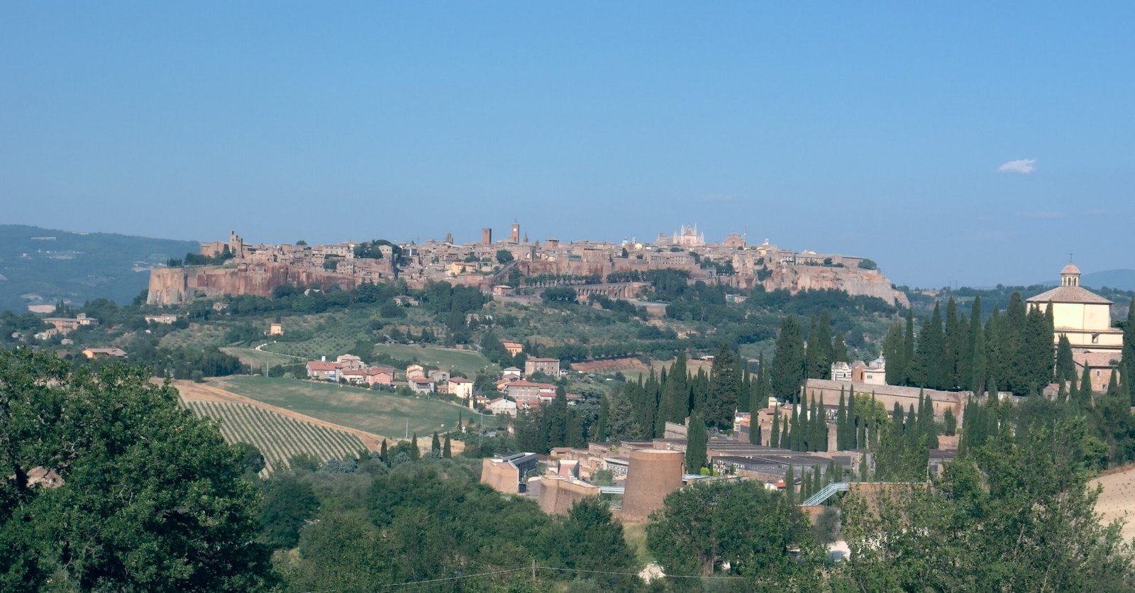 Secret places in Italy 2026 with hill towns and scenic old streets